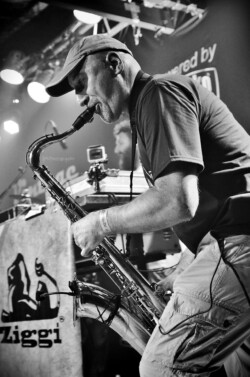 General Woo @ Vintage Industrial Bar (2015)